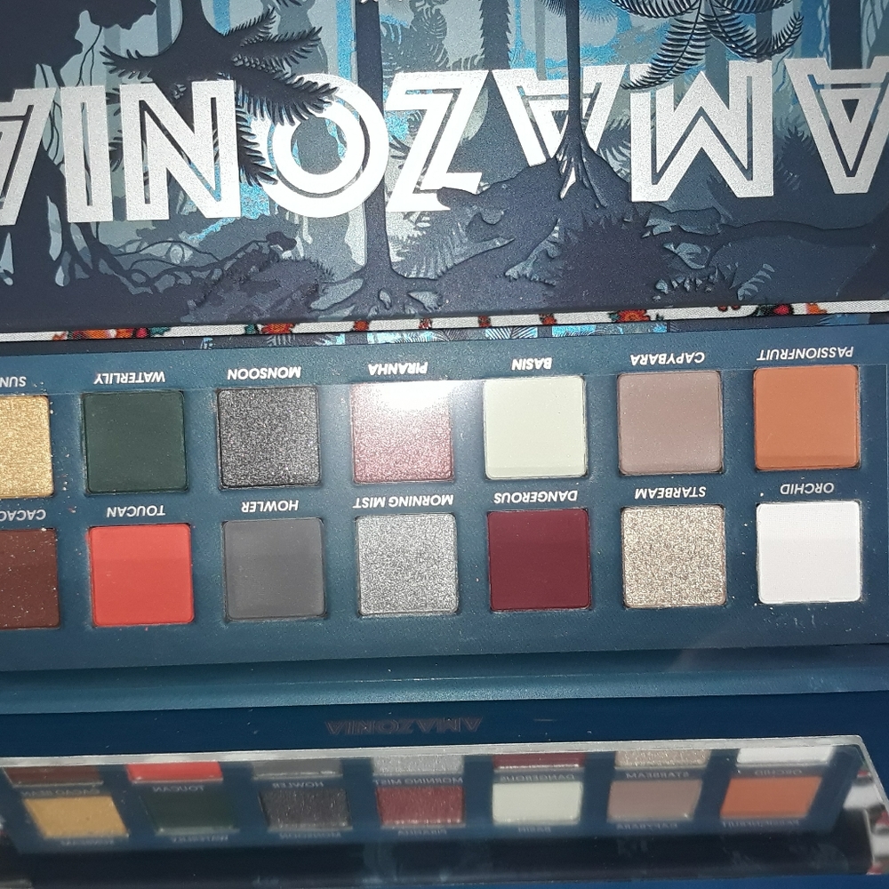 Face candy Amazonia eyeshadow palette